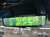 【デジタルインナーミラー】後席の大きな荷物や同乗者で後方が確認しづらい時でも安心!カメラが撮影した車両後方の映像をルームミラー内に表示。クリアな視界で状況の確認が可能です!