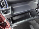納車の前にはエンジンオイル、オイルエレメント、エアクリーナー、クーラント、バッテリー、ワイパーゴムのチェックまたは交換を行います!