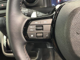 ステアリングにオーディオ操作スイッチが付いています。オーディオ画面に直接タッチしなくても操作が出来ますので、運転に集中できます。