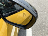 ブラインドスポットモニター付きですので死角に車両がいるとオレンジに光って知らせてくれます。