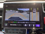 バックも安心のバックカメラ付いています。バックカメラがあると、いつでも安全にバックできますね。死角も減ります。