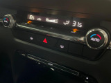 【左右独立型フルオートエアコン】運転席と助手席でそれぞれお好みの温度に設定可能。同乗者にも配慮した、快適な空調をお届け致します。