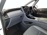 すっきりとしたデザインの内装は、さすがトヨタ車の上品さを感じます。