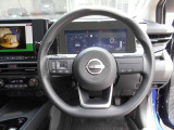 ステアリングハンドルです。オーディオコントロールスイッチが付いて運転中でも手元でオーディオの操作が出来て便利ですよ。