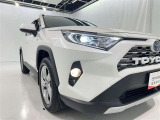 フォグランプ装着車です。暗い夜道の車両前方を明るく照らします
