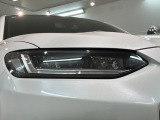 LEDヘッドライトは、点灯の瞬間から最大光量を発揮し、突然暗くなるトンネルなどでの安定感を高めます。