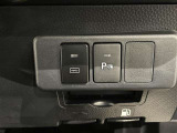 障害物に近づくと、警告音(ピーピー音)やディスプレイ表示で運転者に知らせ、安全な駐車をサポートします。