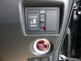 左側電動スライドドア(運転席から操作できます)