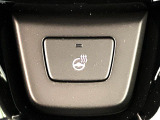 【ステアリングスイッチ】運転中、前方から目線をそらすことなく、オーディオ等の操作が可能な便利機能!安心&快適なドライブを演出してくれます♪