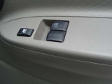 運転席・助手席はパワーウインドウが付いています。