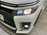 【LEDヘッドライト】悪天候や夜間走行時も良好な視界を確保し安心して運転できる高輝度LEDヘッドライトを装備!点灯速度が早く、消費電力も抑えられています。