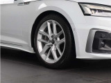 ●オシャレは足元からといいますが、車も同じく足元のエレガンスさで全体のイメージが変わります。
