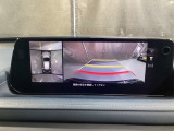 狭い場所での駐車やすれ違いなどでより的確な運転操作に役立つ360&deg;ビューモニターが装備されています。