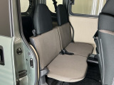 ダイブダウンできるリヤシートは簡単に荷室を広げることができます