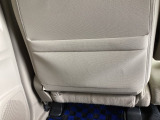 前席背面に、収納ポケットが付いています。