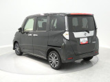 【洗練された後ろ姿】左後ろからのフォルムです。四角いボディは車両感覚が掴みやすく駐車時も安心です。日々の買い出しから週末のレジャーまで幅広く活躍し生活にゆとりをもたらします。