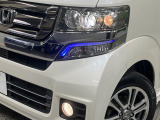 【LEDヘッドライト】悪天候や夜間走行時も良好な視界を確保し安心して運転できる高輝度LEDヘッドライトを装備!点灯速度が早く、消費電力も抑えられています。