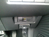 運転席から手の届く位置に ETC2.0車載器付いております。高速道路の料金所もスムーズに通過できますよ♪