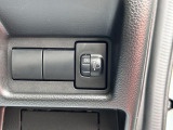 光軸設定のダイヤルは運転席右下にあります。重い荷物を載せた時などのヘッドライト調整にご使用ください!