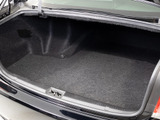 個性的なリアビューで御座います。精悍な佇まいは高級車ならではです。