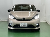 LEDヘッドライトを装備しています。LEDヘッドライトはとても明るく、雨の日や夜間走行も安全・安心です。オートライトコントロール付きで周囲の明るさに応じて自動で点灯・消灯します