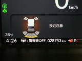 パーキングセンサーシステムは走行中に障害物が迫ると音と表示でお知らせ、低速走行時時の安心感を高めます