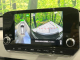 【マルチアラウンドモニター】専用のカメラにより、上から見下ろしたような視点で360度クルマの周囲を確認することができます☆死角部分も確認しやすく、狭い場所での切り返しや駐車もスムーズに行えます。