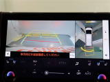 パノラミックビューモニター付きです。車両を上から見たような映像をディスプレイオーディオ画面に表示。運転席からの目視だけでは見にくい、車両周辺の状況をリアルタイムでしっかり確認できます。