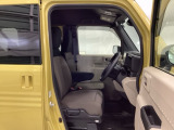 フィット感のあるシート。しっかりと支えてくれるので、長時間の運転を快適にサポートしてくれます。