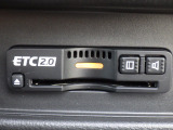 ETC(Electronic Toll Collection)は、高速道路や有料道路の料金所で自動的に通行料金を支払えキャッシュレスでスムーズに通過できます
