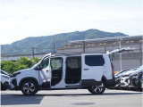 【中古車納車整備】専任メカニックによる2年定期点検相当の67項目の点検整備をご納車前に実施。主要な消耗部品は、点検の上必要であれば交換してご納車致します。