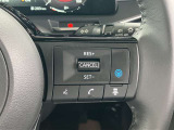 プロパイロット搭載車です。高速道路や自動車専用道路での運転サポート機能です。長距離ドライブ時に重宝します。