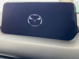 【マツダコネクトナビ】車内の雰囲気にマッチした一体型タイプのナビ。各種車輌設定やBluetooth再生等、様々な機能が楽しめます。直感的なダイヤル操作が可能で、使い勝手も良好です。