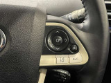 【ステアリングスイッチ】運転中に視線を前に向けたまま画面の操作できます。