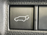 【パワーバックドア】スマートキーや運転席のボタンを押すだけでリアゲートが自動で開閉します!荷物を持っている時や、高い位置にあるバックドアを閉める際に便利な機能です♪