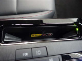ワイヤレス充電機能で接続の手間いらず。スマートフォンなどをワイヤレスで充電可能です。