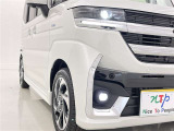 フォグランプ装着車です。暗い夜道の車両前方を明るく照らします