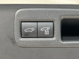 【パワーバックドア】スマートキーや運転席のボタンを押すだけでリアゲートが自動で開閉します!荷物を持っている時や、高い位置にあるバックドアを閉める際に便利な機能です♪