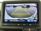 リアワイドカメラシステム!従来の視野に加えて、後方側方を約180&deg;まで見えるワイドビューと、後方を真上から見たような視野で駐車時などに便利なトップダウンビューの3つの視野があります!