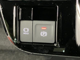 【電動パーキングブレーキ+オートブレーキホールド機能】 指先だけで簡単に操作が可能なパーキングブレーキ、スイッチを押すとブレーキペダルから足を離してもブレーキを保持できるオートブレーキホールド搭載。