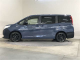 片側パワースライドドア付きだから、狭い駐車スペースなどでの 乗り降りラクラク!小さなお子さまのいるご家庭には嬉しい装備。