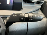 車外の明るさに応じでライトを点灯、消灯してくれるオートライト機能です☆お天気の良い昼間のトンネル走行などオートにしてると便利で安心です☆エンジン停止時にライトの消し忘れも無くなります☆