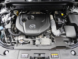 クリーンディーゼルエンジンは4000ccガソリンエンジン並みの力強いトルクがあり、上り坂や高速道路の合流などでもストレスフリー、しかもこれだけパワフルなのに、とても燃費の良いエンジンです。
