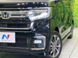 【LEDヘッドライト】悪天候や夜間走行時も良好な視界を確保し安心して運転できる高輝度LEDヘッドライトを装備!点灯速度が早く、消費電力も抑えられています。