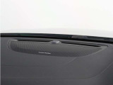 【harman/kardon】世界のオーディオファン垂涎のプレミアムサウンドシステムを搭載。原音に近い音場空間を忠実に再現。乗る人すべてに最良の音響体験を提供します。