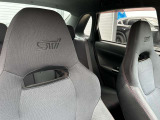 当店では入荷次第隅々まで車への傷、へこみ等をチェックしております。安心してお客様のご希望に合った一台もお探しする事も可能です。