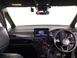 【前方視界】開放的な前方視界!運転がしやすく疲れにくいです♪窓が大きく、見通しがとっても良いおクルマですよ♪
