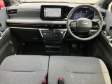 前席内装の全体像です。是非実車をご覧にお越し頂き実際にお座りください。