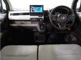 ◆視界広々で非常に運転しやすくロングドライブでも疲れを感じさせないすっきりとまとまったインパネ周りです。