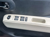 【電動格納ミラー】狭い駐車場や洗車時もスイッチひとつでラクラク開閉。